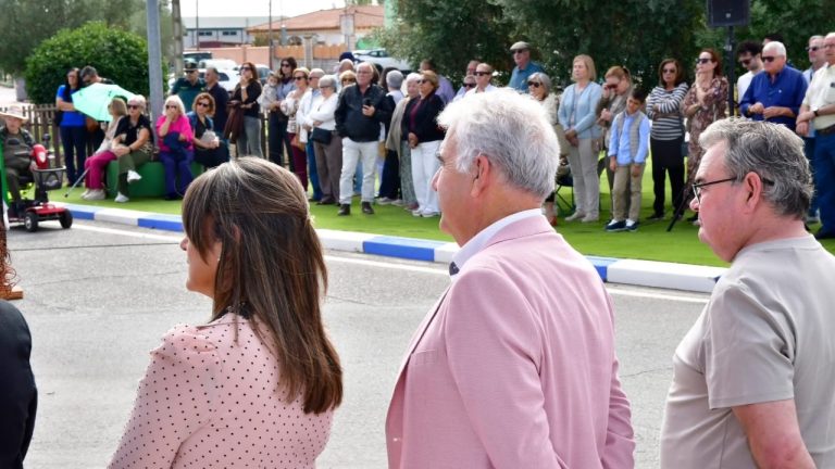El Círculo Empresarial Moralo acompaña a Talayuela en la presentación de su bandera municipal
